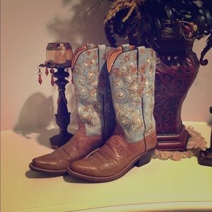 Cowgirl boots 👢